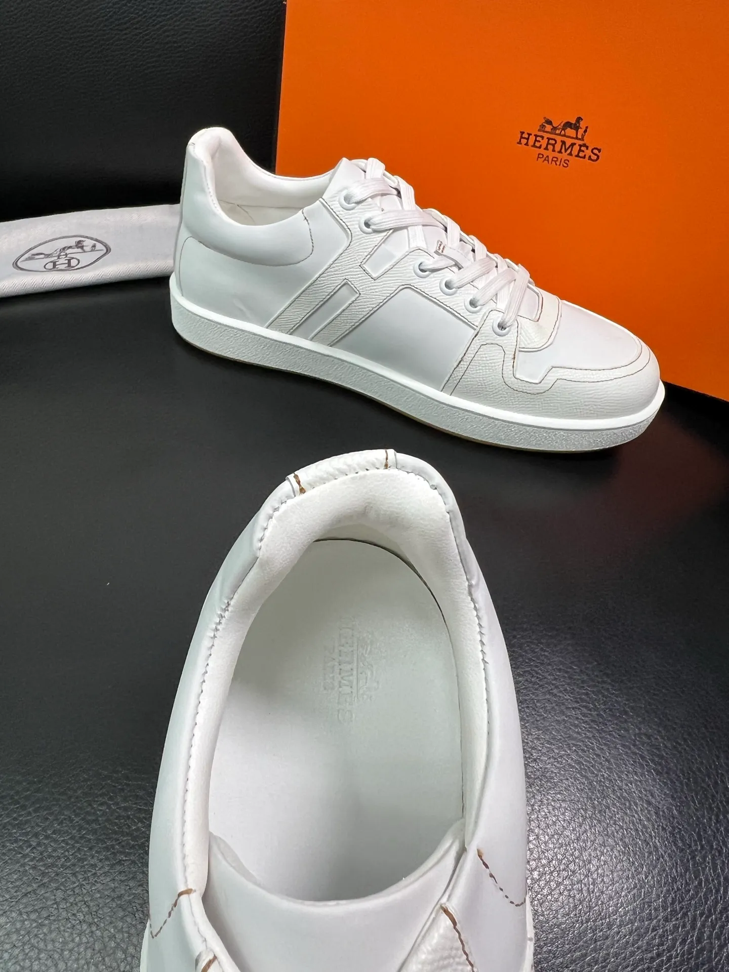 Men's shoes 💰700 Hermes Top Purchasing Agent Hermes counters are on sale at the same time with original factory configuration, original cowhide fabric imported from Italy, high-quality splicing technology, fully imported water-dyed cowhide lining, soles: original soles specially provided by the original factory are super comfortable, the original factory and single goods are of high quality, welcome to compare at the same time at the counter, code number 38-44 (customized 45 46) 85851